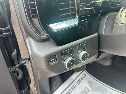 Used 2024 GMC Sierra 1500 SLT image 15