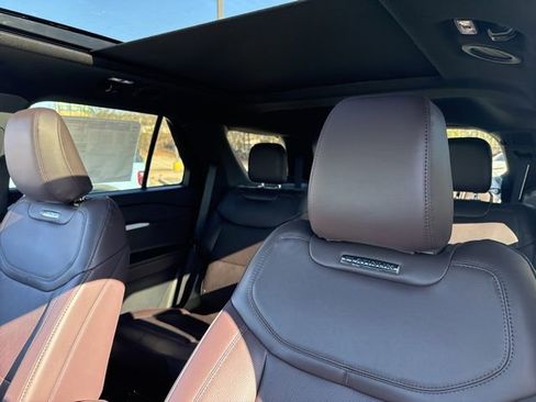 New 2026 Ford Explorer Platinum image 30