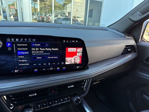 Used 2025 Chevrolet Suburban LS image 38