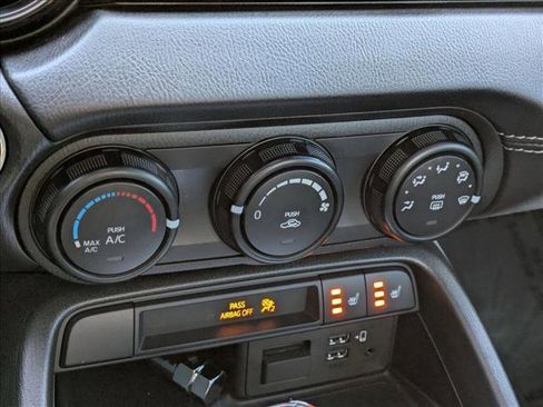 Used 2021 MAZDA MX-5 Miata Club image 13