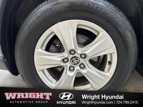 Used 2021 Toyota RAV4 XLE w/ Convenience Package AWD/4WD image 8