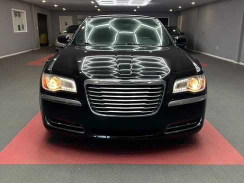 Used 2013 Chrysler 300 RWD image 7