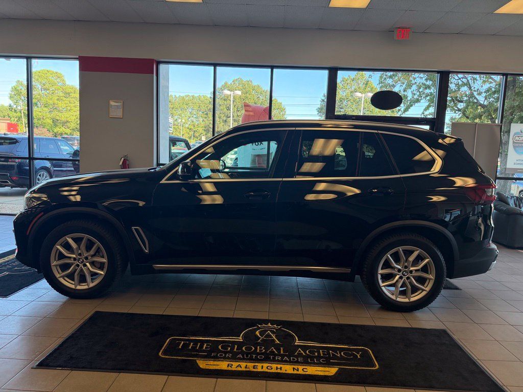 Used 2021 BMW X5 xDrive40i w/ Convenience Package AWD/4WD image 3