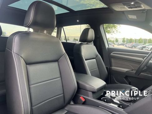 Used 2023 Volkswagen Atlas Cross Sport SEL R-Line AWD/4WD image 35