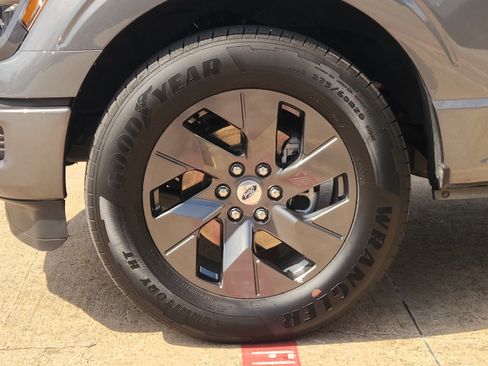 Used 2025 Ford F150 STX w/ Equipment Group 200A RWD image 7