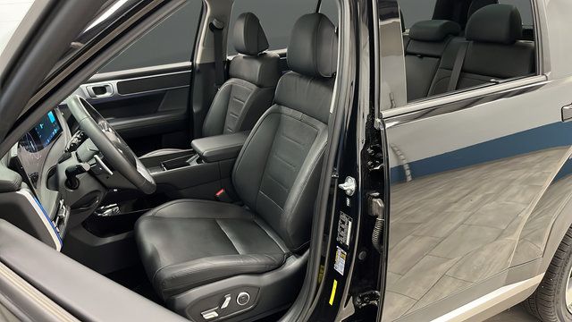 Used 2025 Hyundai Santa Fe Limited AWD/4WD image 9