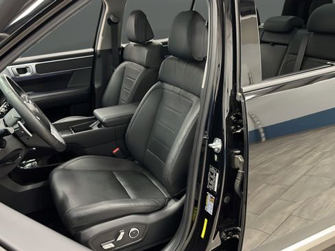 Used 2025 Hyundai Santa Fe Limited AWD/4WD image 9