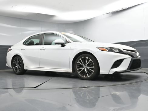 Used 2019 Toyota Camry SE image 22