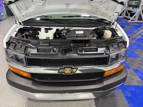 Used 2024 Chevrolet Express 2500 w/ Driver Convenience Package image 9