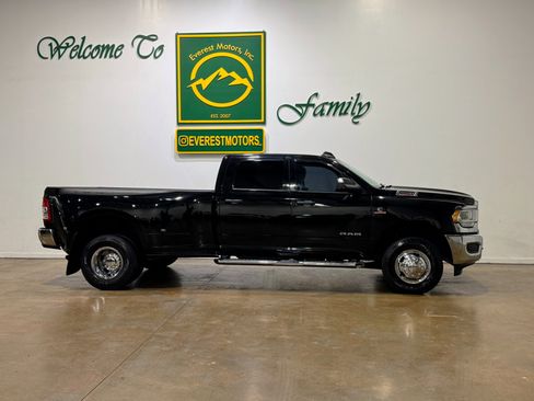 Used 2020 RAM 3500 Tradesman w/ Chrome Appearance Group image 9