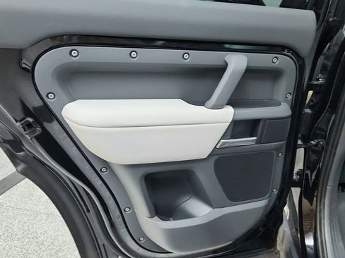 Used 2025 Land Rover Defender 110 S image 36