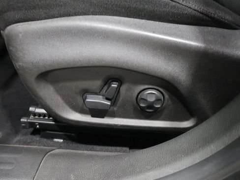 Certified 2018 Jeep Renegade Latitude w/ UConnect 8.4 Nav Group AWD/4WD image 12