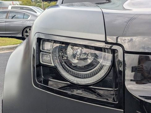 Used 2023 Land Rover Defender 110 V8 image 11