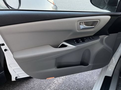 Used 2015 Toyota Camry LE FWD image 2