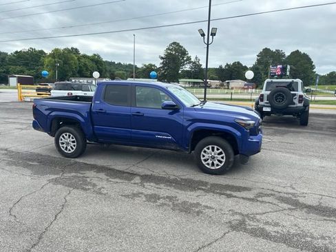 Used 2025 Toyota Tacoma SR5 RWD image 9