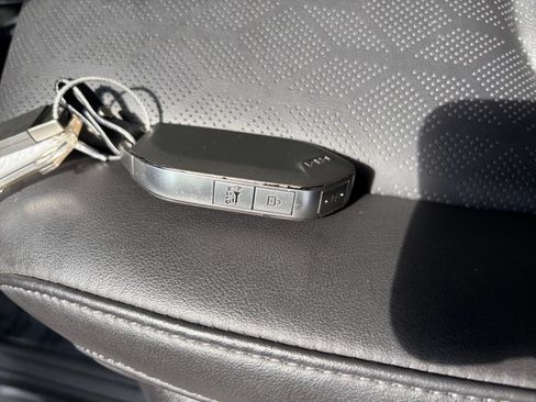 Used 2026 Kia Carnival FWD image 20