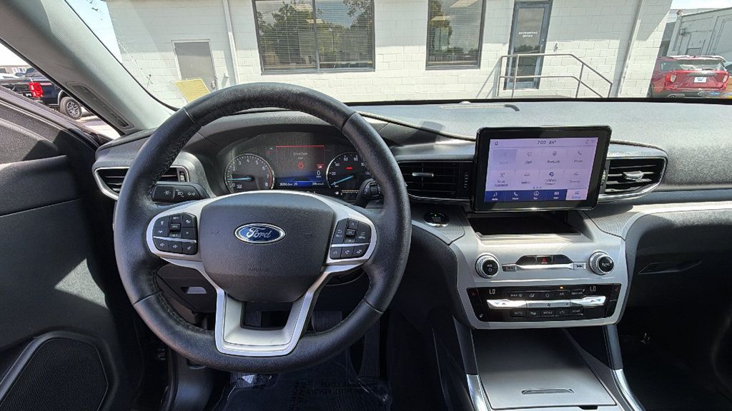 Used 2021 Ford Explorer XLT w/ Equipment Group 202A RWD image 16