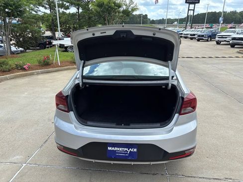 Used 2020 Hyundai Elantra SE FWD image 11