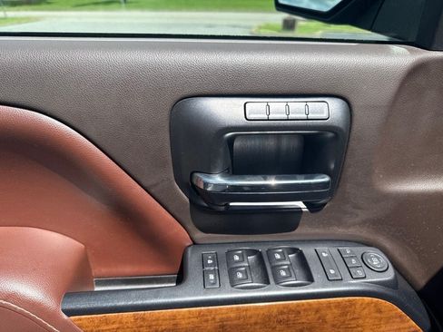 Used 2015 Chevrolet Silverado 1500 High Country w/ High Country Premium Package AWD/4WD image 15