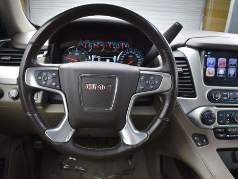 Used 2019 GMC Yukon XL SLT w/ Premium Edition image 16
