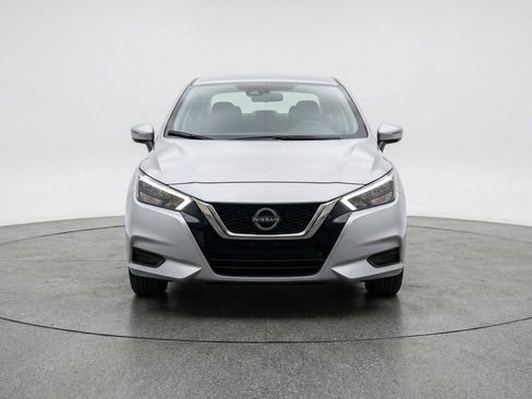 Used 2025 Nissan Versa SV FWD image 2