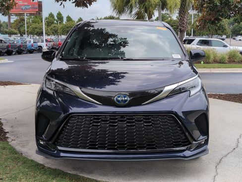 Certified 2024 Toyota Sienna XSE FWD image 3