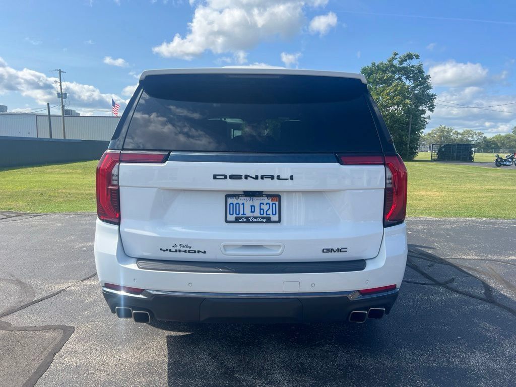 Used 2025 GMC Yukon Denali Ultimate AWD/4WD image 3