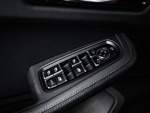 Certified 2023 Porsche Macan AWD/4WD image 22