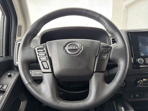 Used 2024 Nissan Frontier SL image 10