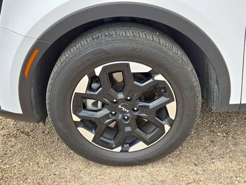 Used 2025 Kia Sorento S FWD image 10