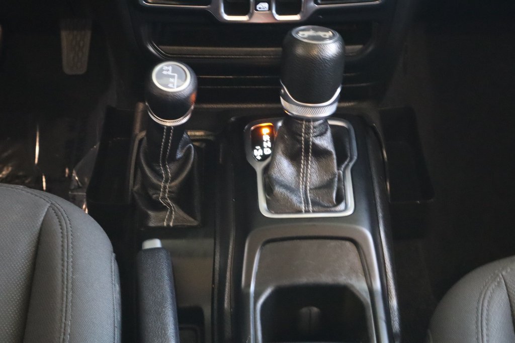 Used 2019 Jeep Wrangler Unlimited Sahara w/ Uconnect 4C Nav & Sound Group AWD/4WD image 33