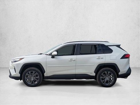 Used 2022 Toyota RAV4 XLE Premium AWD/4WD image 8