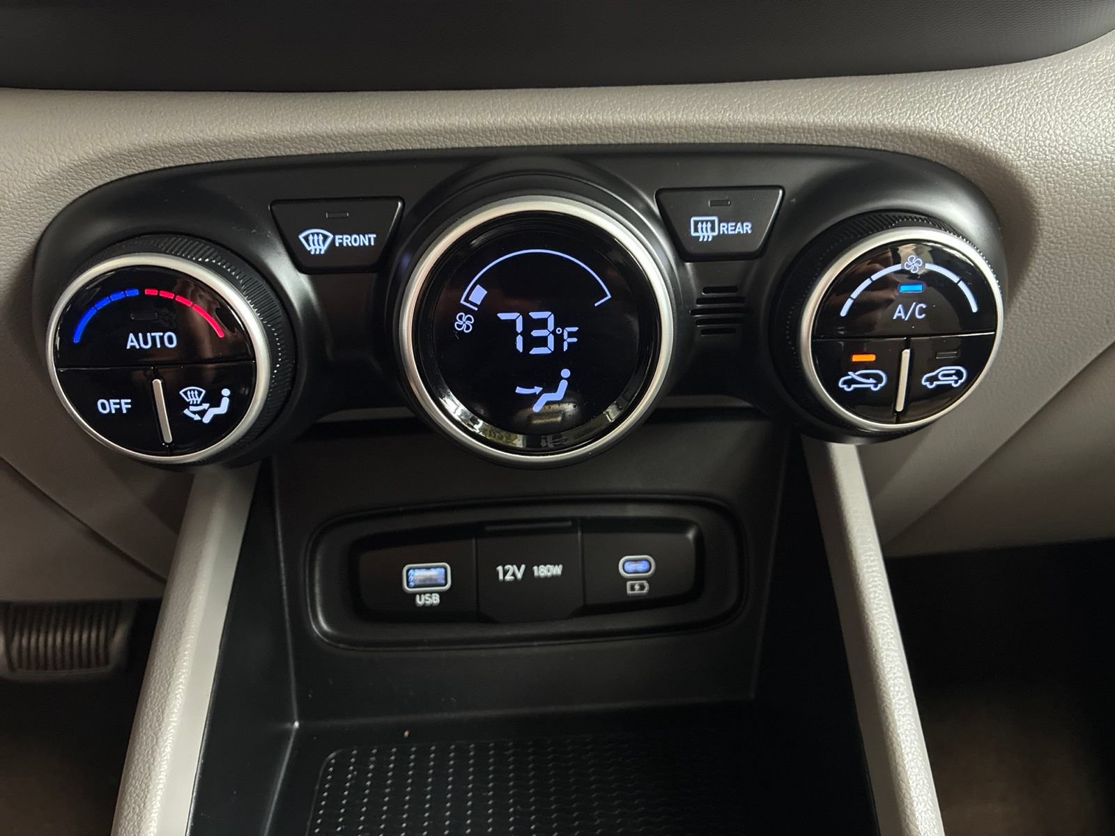 Used 2025 Hyundai Venue SEL FWD image 23