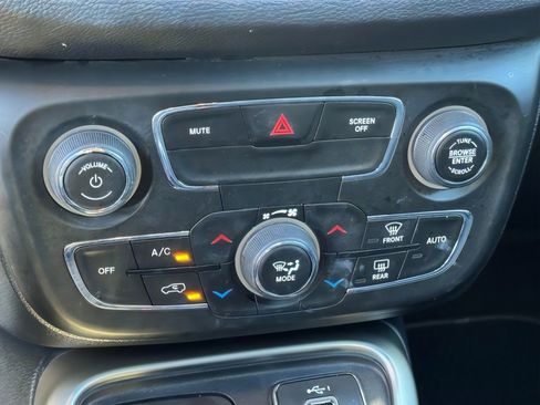 Used 2021 Jeep Compass Latitude w/ Sun and Sound Group image 25