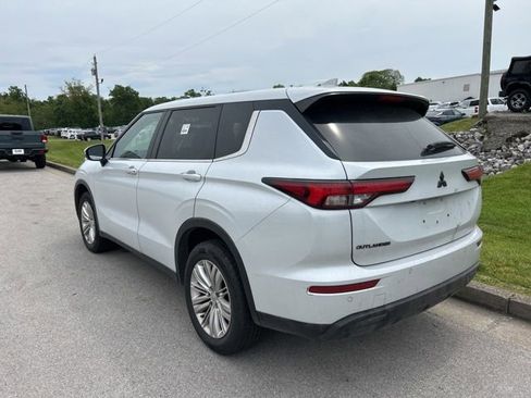Used 2024 Mitsubishi Outlander ES AWD/4WD image 4