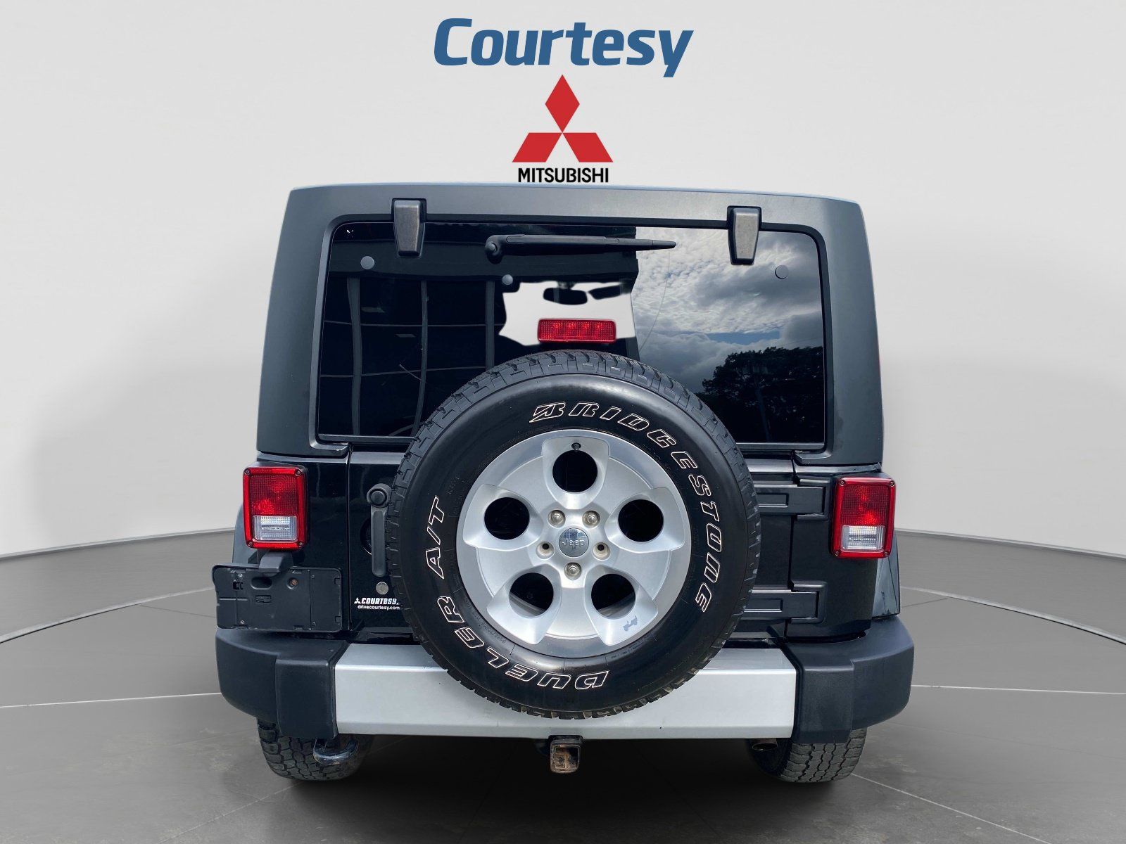 Used 2014 Jeep Wrangler Unlimited Sahara w/ Connectivity Group AWD/4WD image 4