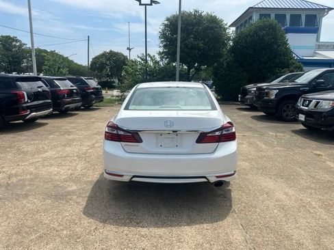 Used 2017 Honda Accord LX image 6