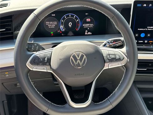 New 2026 Volkswagen Tiguan SE FWD image 14