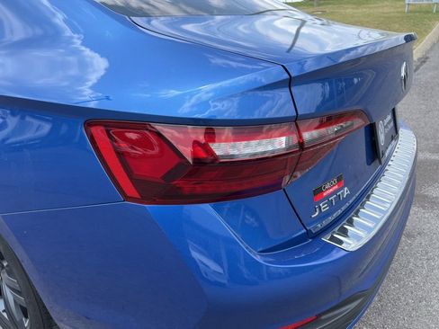 Certified 2022 Volkswagen Jetta SE w/ Panoramic Sunroof Package FWD image 13