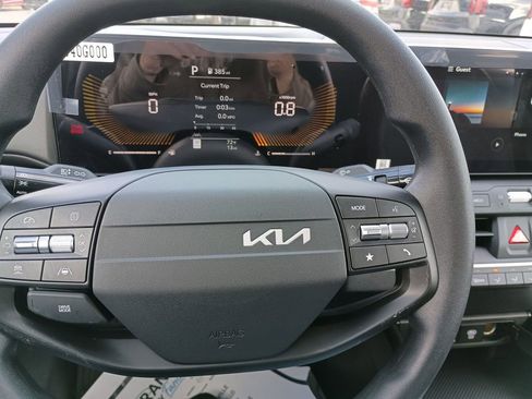 Used 2025 Kia K4 FWD image 21