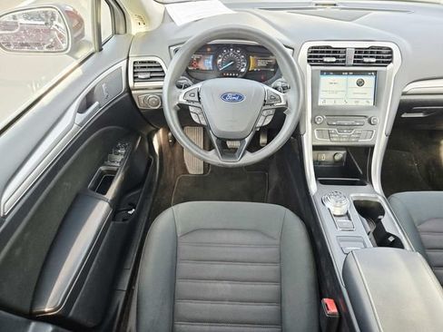 Used 2018 Ford Fusion SE w/ Fusion SE Technology Package FWD image 7