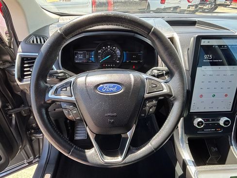 Used 2022 Ford Edge Titanium AWD/4WD image 16
