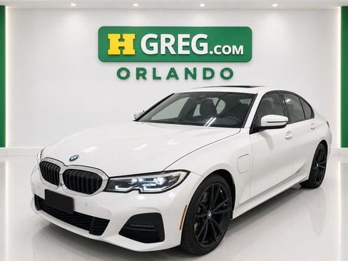 Used 2022 BMW 330e w/ M Sport Package RWD image 4