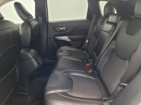 Used 2018 Jeep Cherokee Latitude Plus image 18