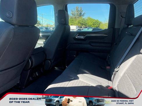 Used 2025 GMC Sierra 1500 Elevation image 12