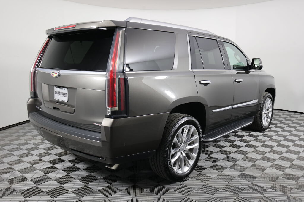 Used 2020 Cadillac Escalade Luxury AWD/4WD image 2