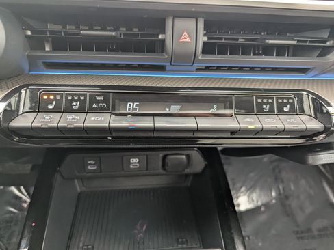 Used 2024 Toyota Prius Limited image 23