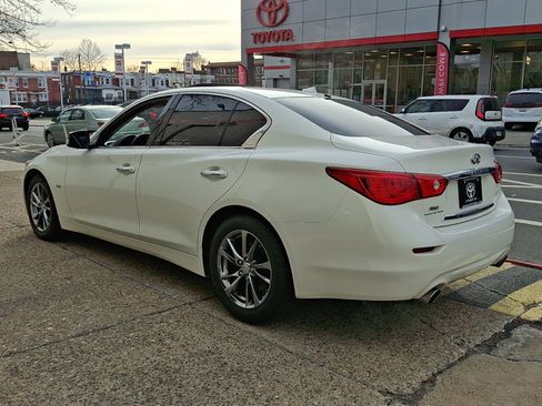 Used 2017 INFINITI Q50 Signature Edition w/ All Weather Package (L93) image 4