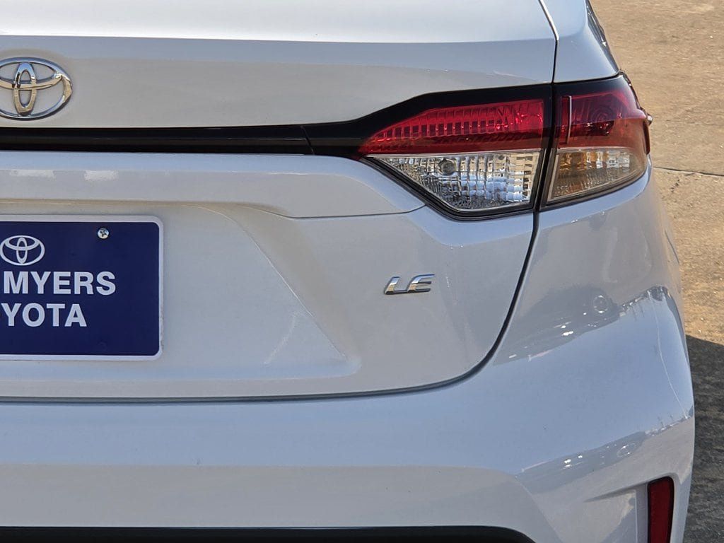Used 2025 Toyota Corolla LE FWD image 9