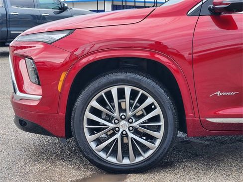 Used 2025 Buick Enclave Avenir image 8